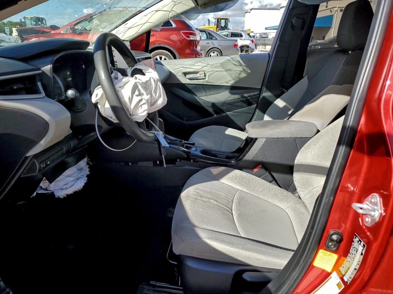 2020 TOYOTA COROLLA LE photo 13