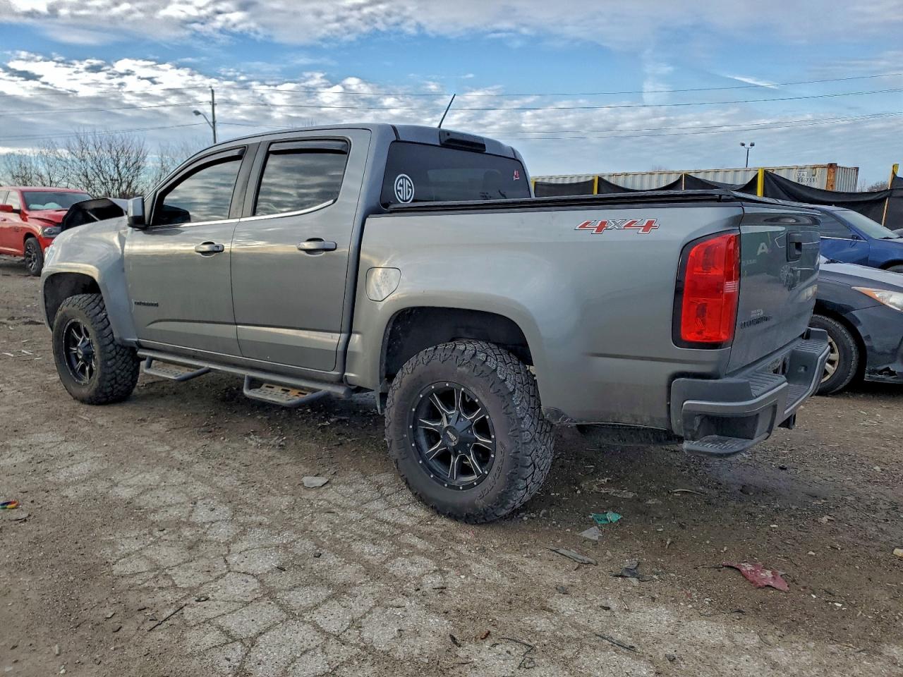 2020 CHEVROLET COLORADO photo 3