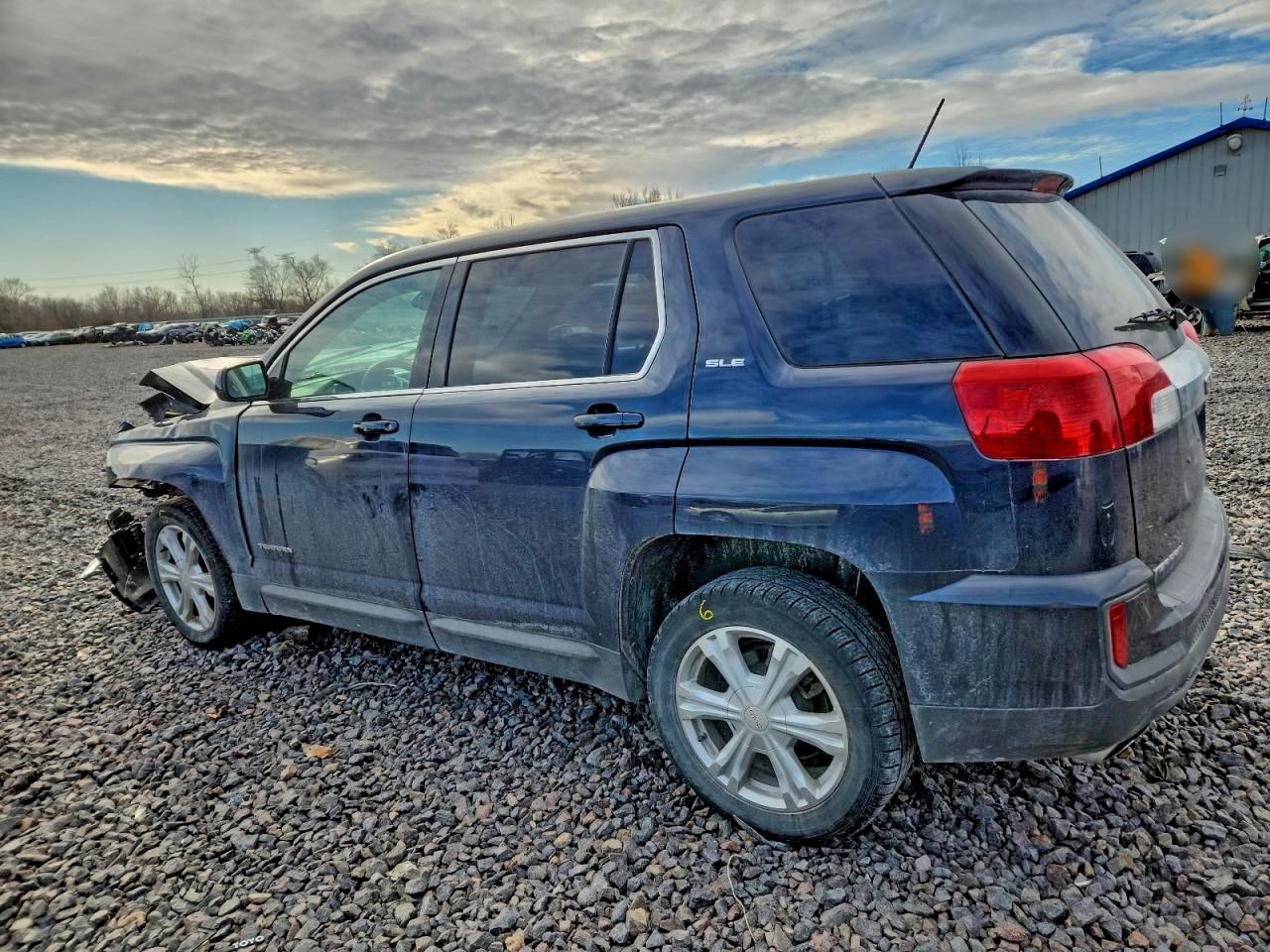 2017 GMC TERRAIN SLE photo 3