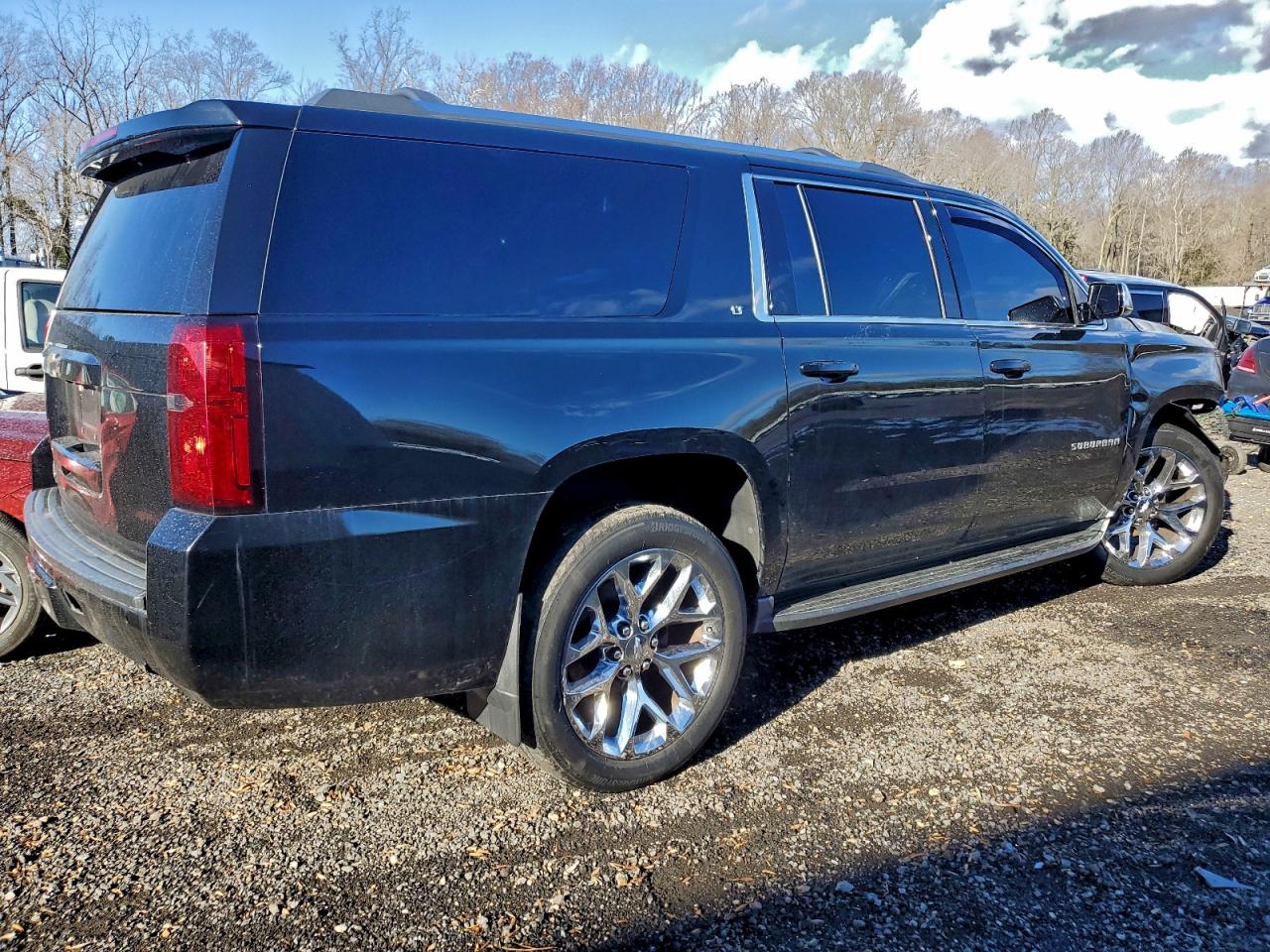 2018 CHEVROLET SUBURBAN K1500 LT photo 5