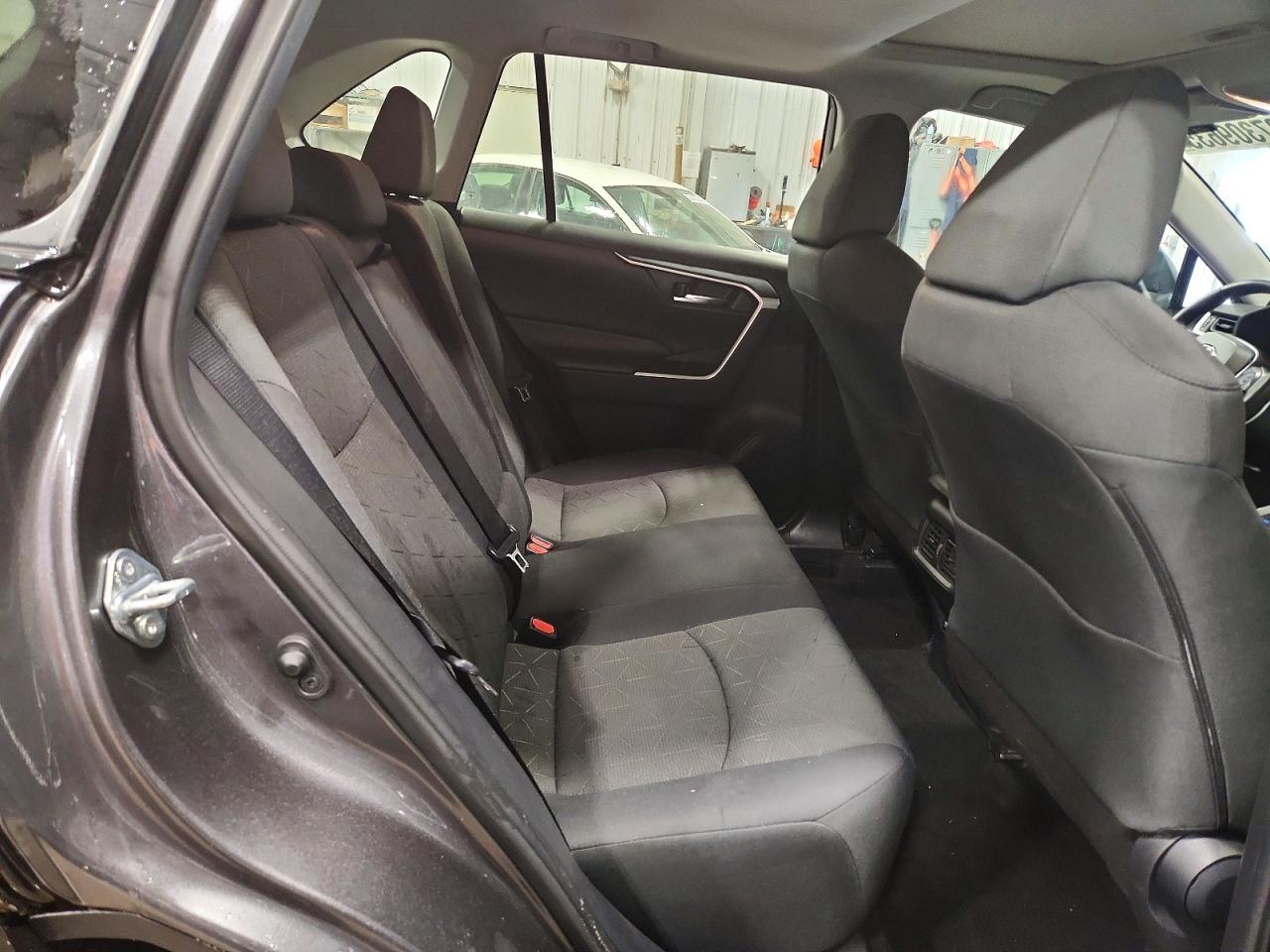 2021 TOYOTA RAV4 XLE photo 11