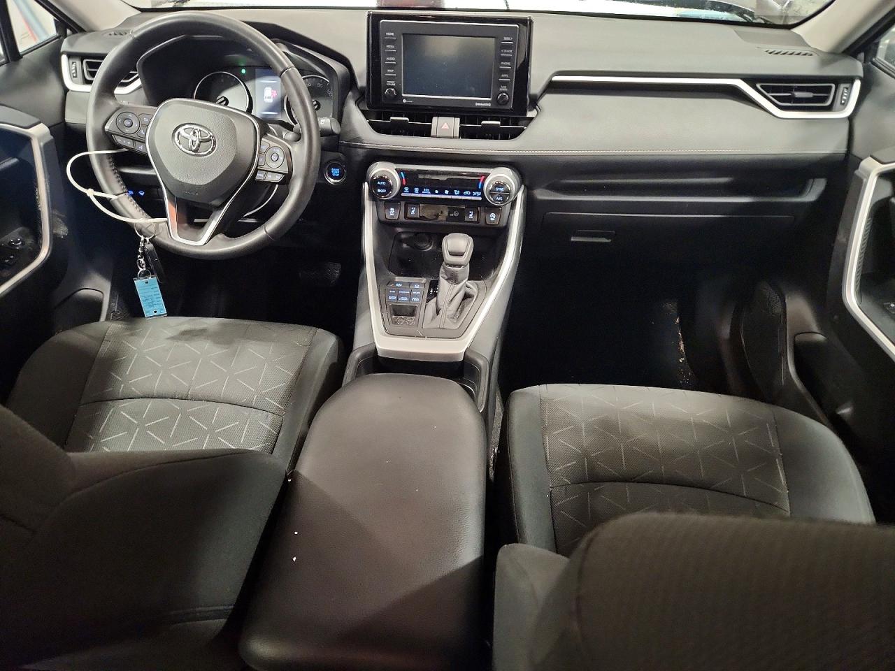 2021 TOYOTA RAV4 XLE photo 8