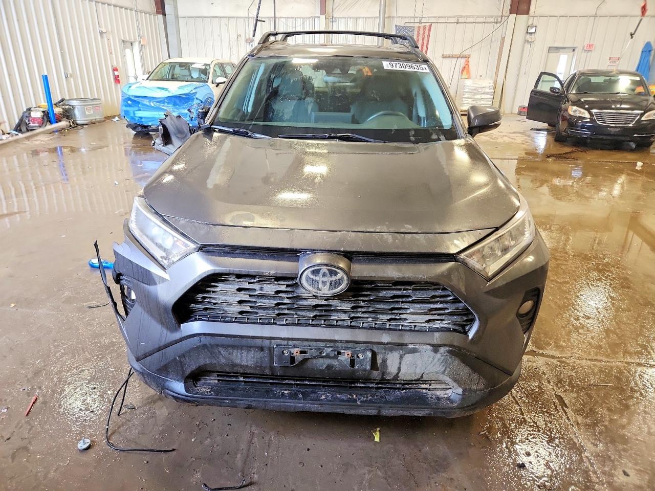 2021 TOYOTA RAV4 XLE photo 5