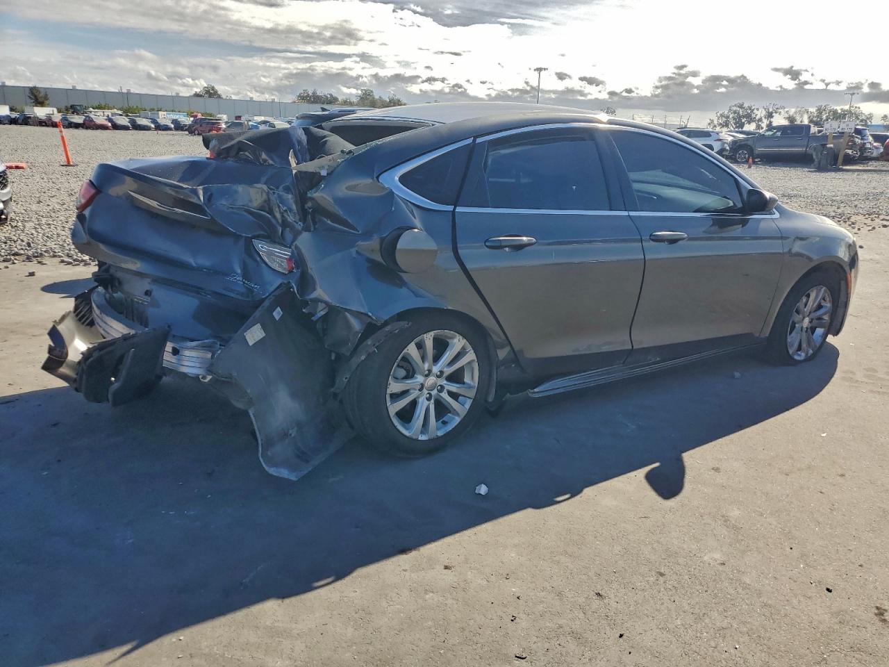 2016 CHRYSLER 200 LIMITED photo 3