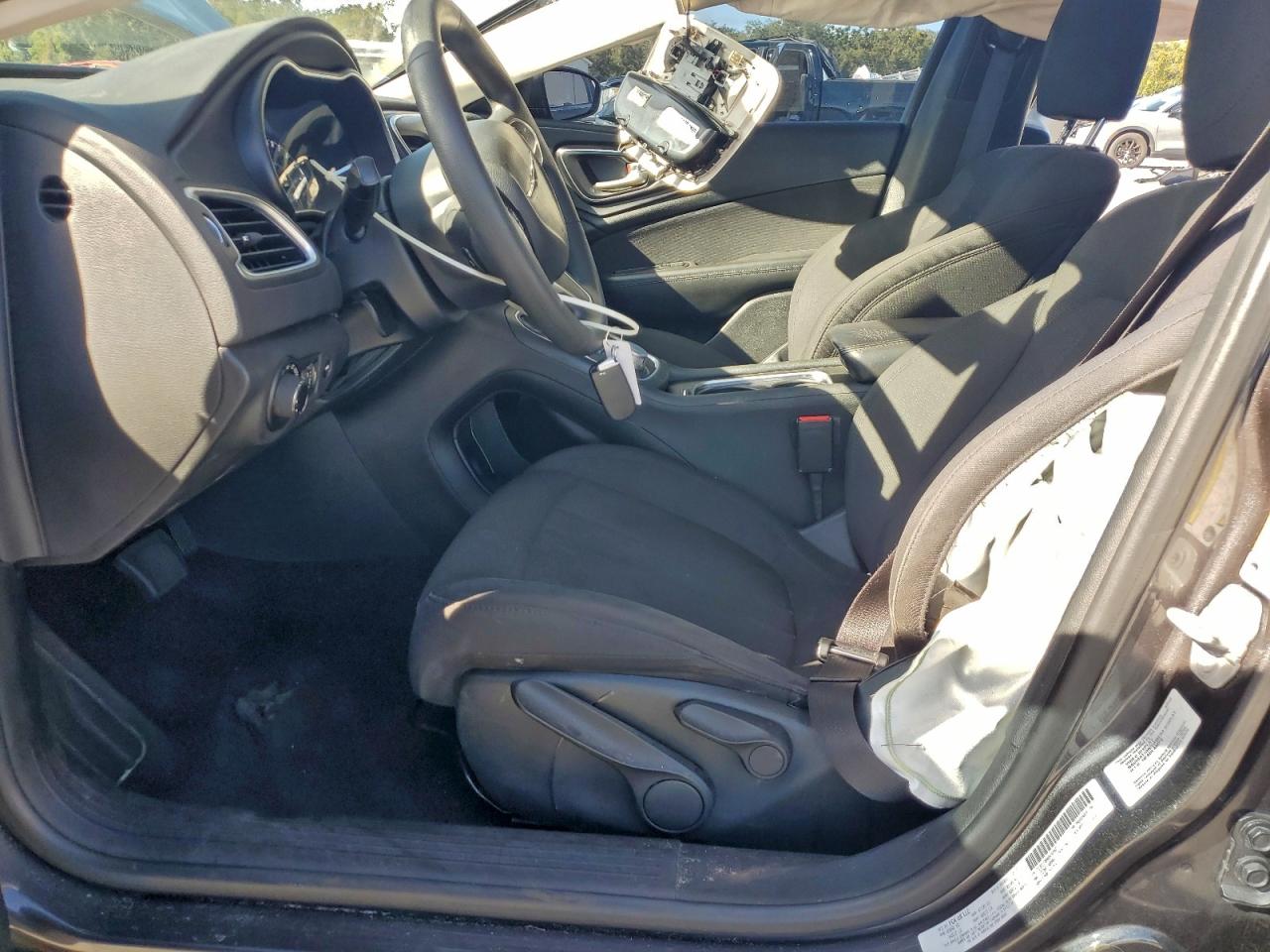 2016 CHRYSLER 200 LIMITED photo 7
