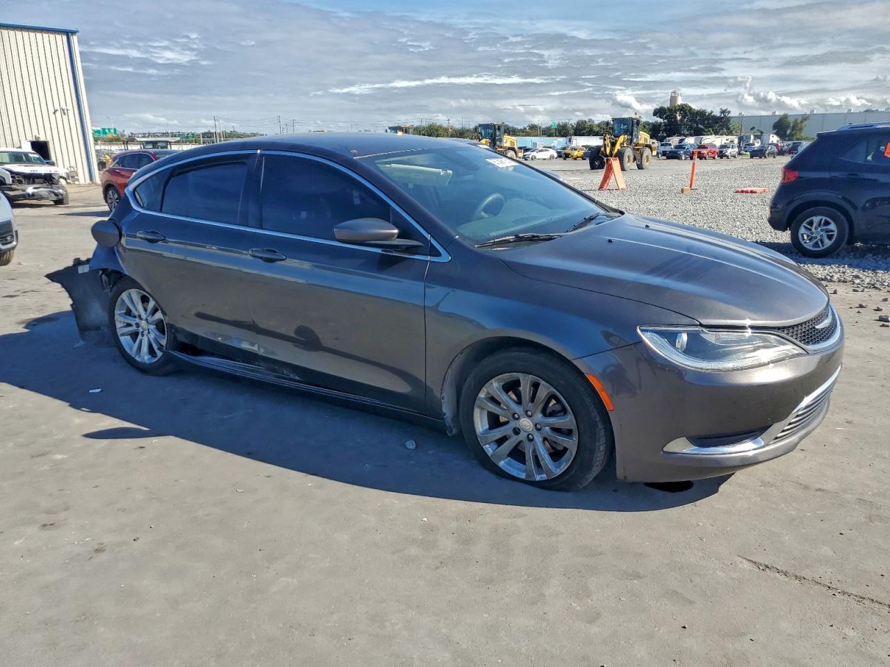 2016 CHRYSLER 200 LIMITED photo 4