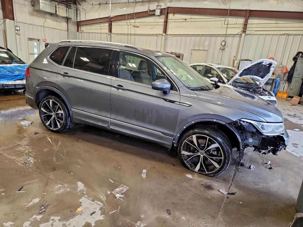 2024 VOLKSWAGEN TIGUAN SEL R-LINE BLACK photo 7