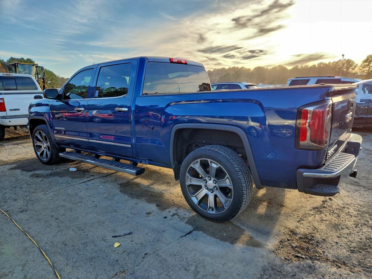 2017 GMC SIERRA K1500 SLT photo 2