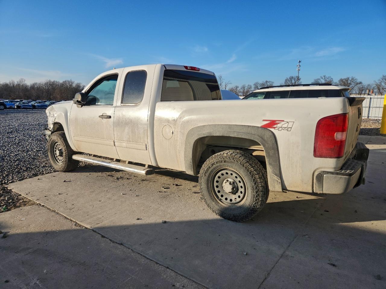 2010 CHEVROLET SILVERADO K1500 LT photo 2