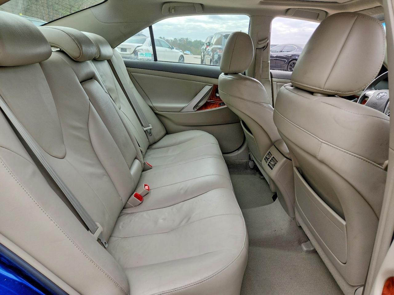 2011 TOYOTA CAMRY HYBRID photo 10