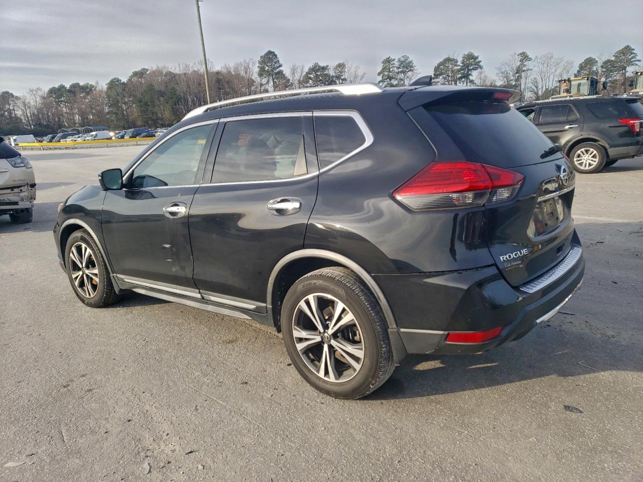 2017 NISSAN ROGUE S photo 2