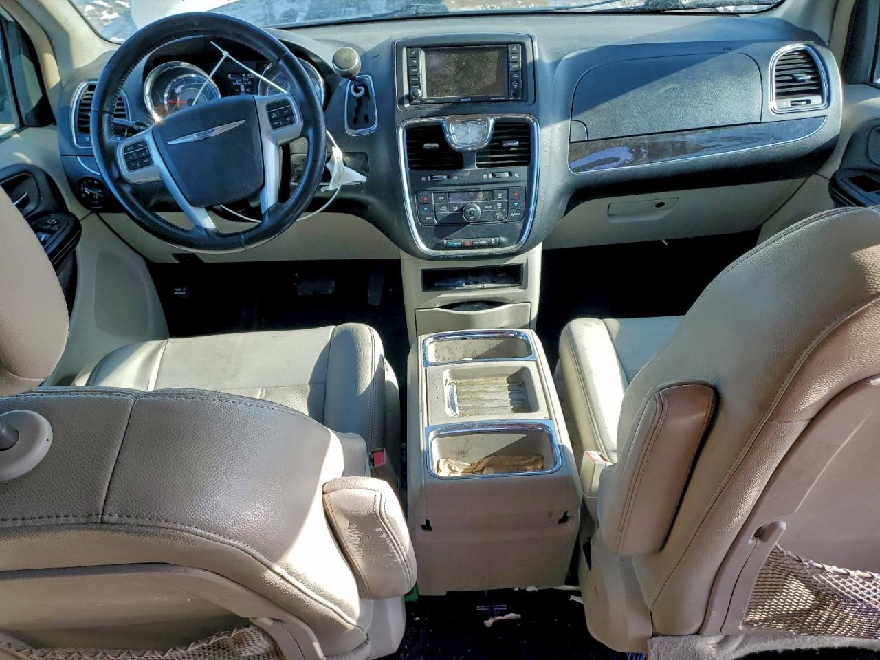 2013 CHRYSLER TOWN & COUNTRY TOURING L photo 8