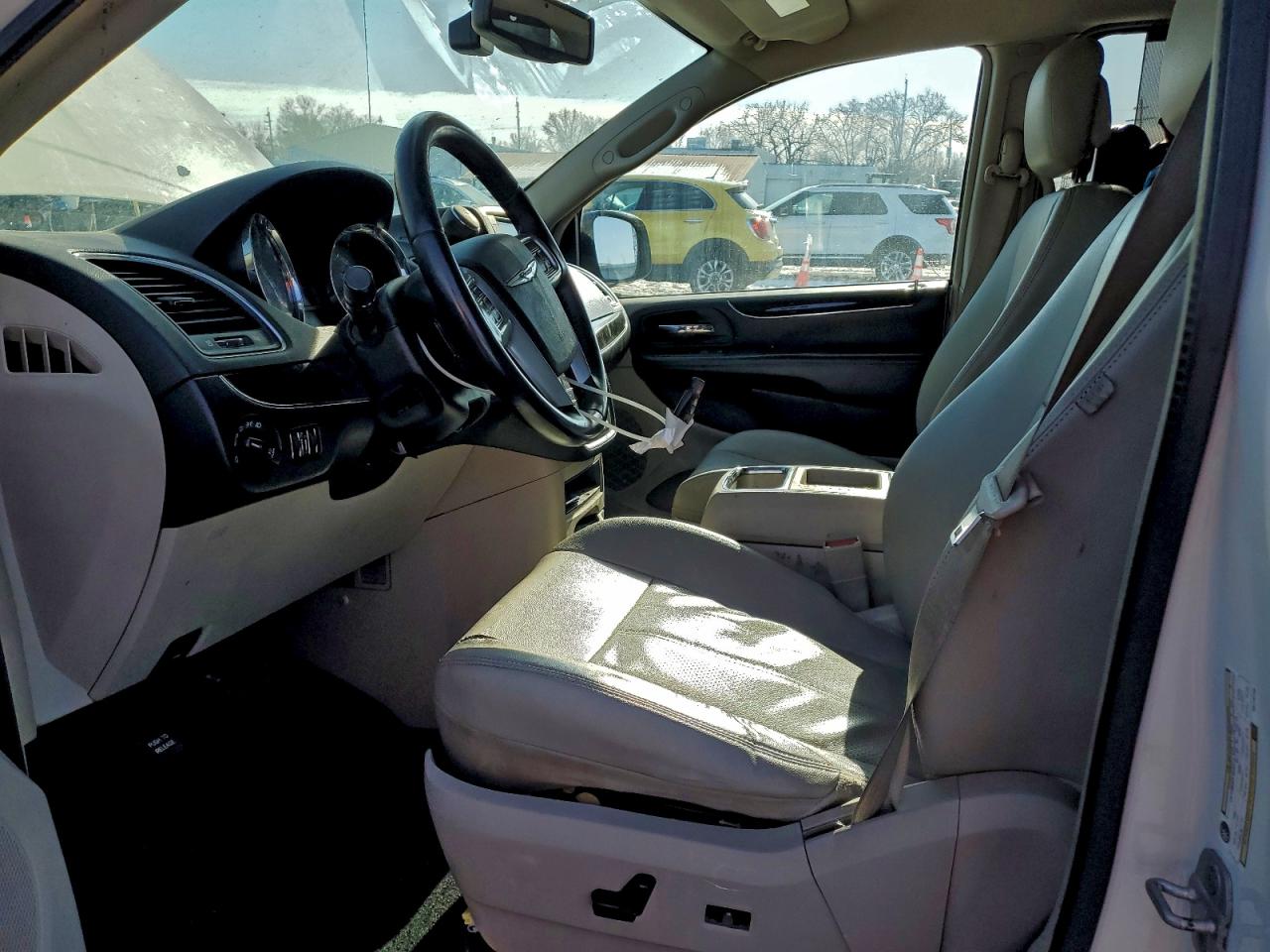 2013 CHRYSLER TOWN & COUNTRY TOURING L photo 7
