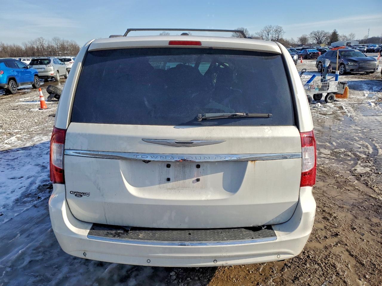 2013 CHRYSLER TOWN & COUNTRY TOURING L photo 6