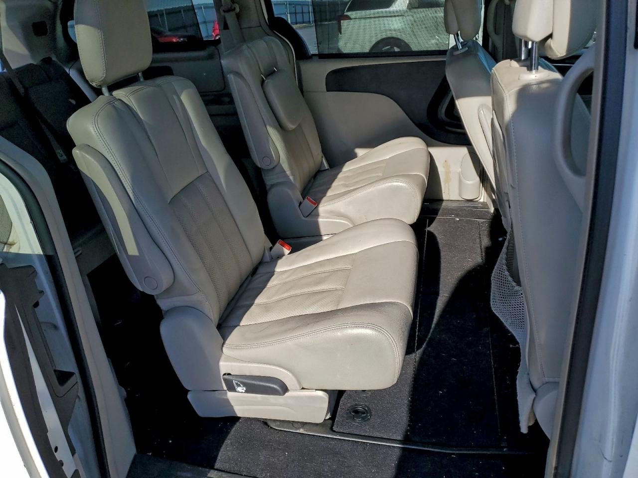 2013 CHRYSLER TOWN & COUNTRY TOURING L photo 11