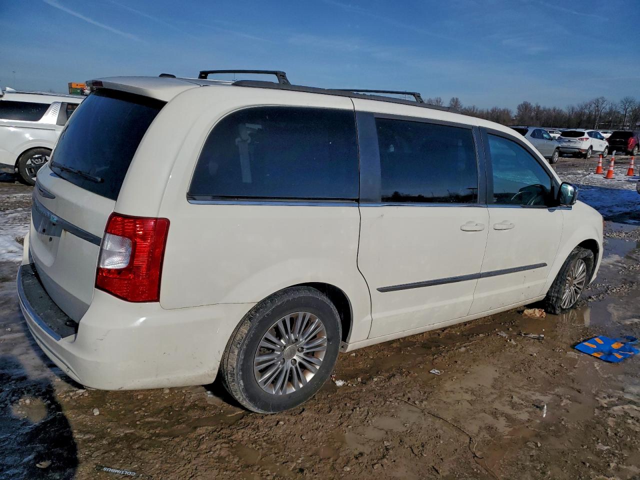 2013 CHRYSLER TOWN & COUNTRY TOURING L photo 3