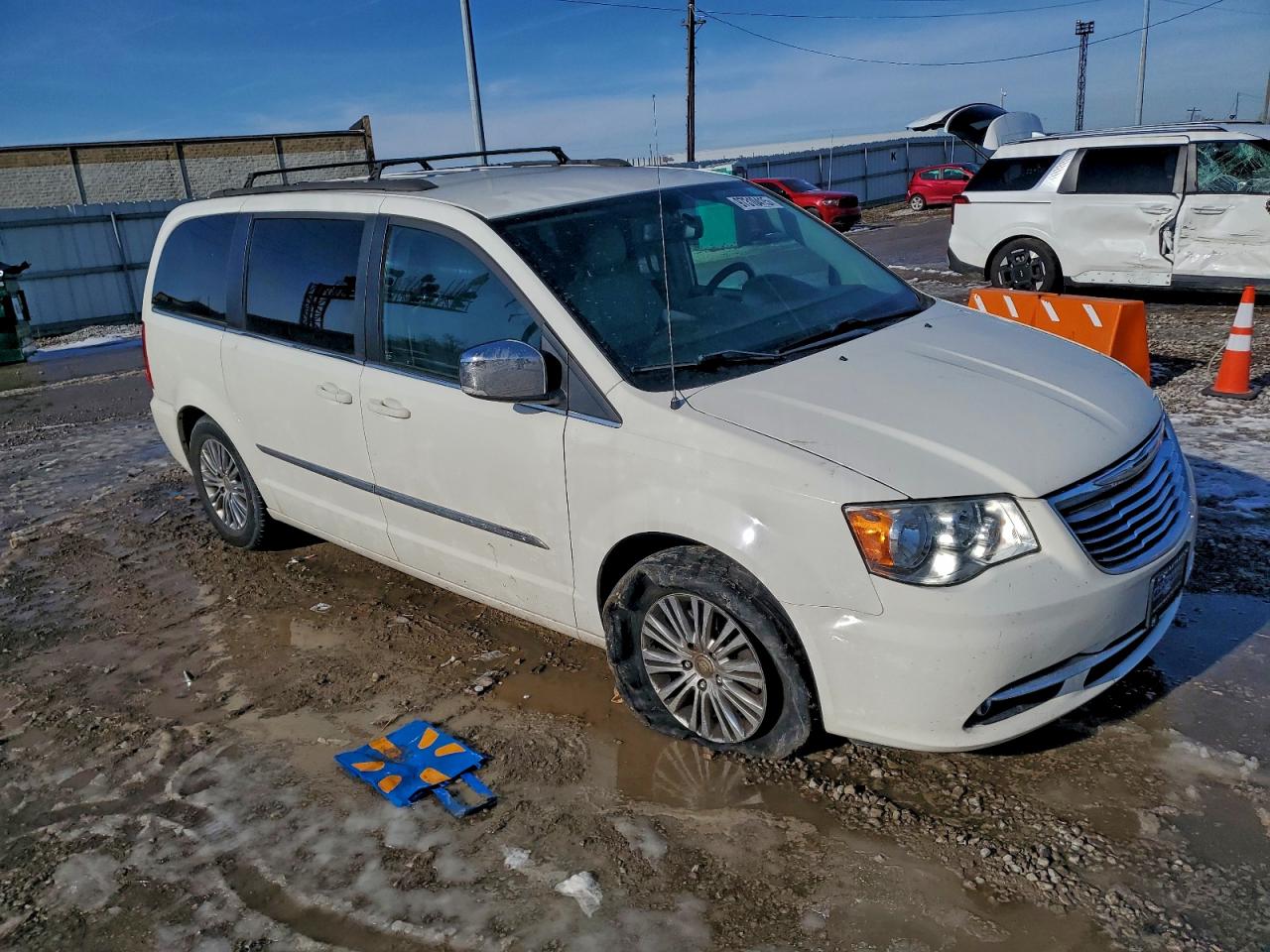 2013 CHRYSLER TOWN & COUNTRY TOURING L photo 4