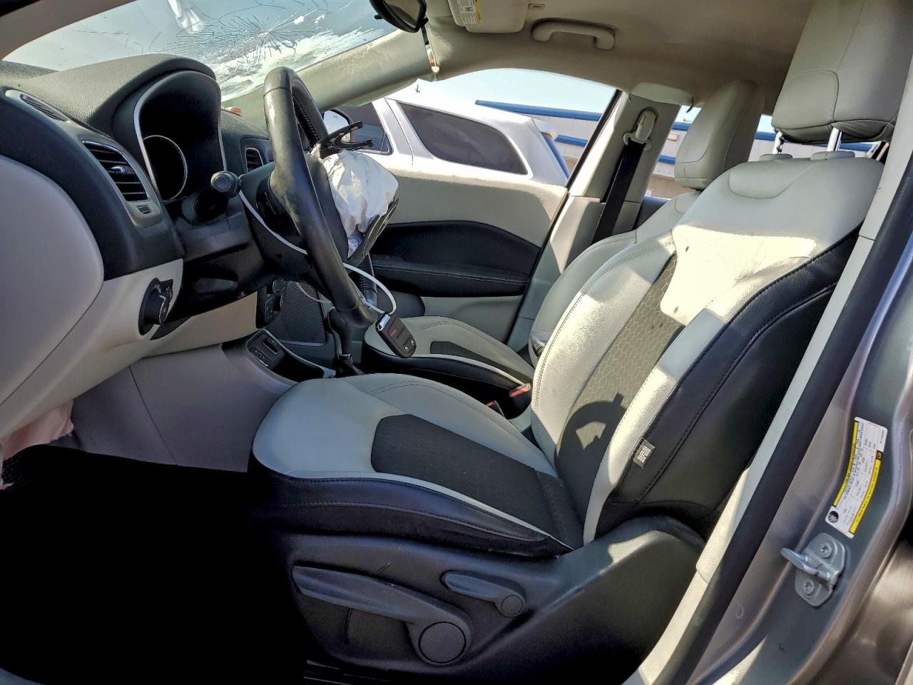 2019 JEEP COMPASS LATITUDE photo 19
