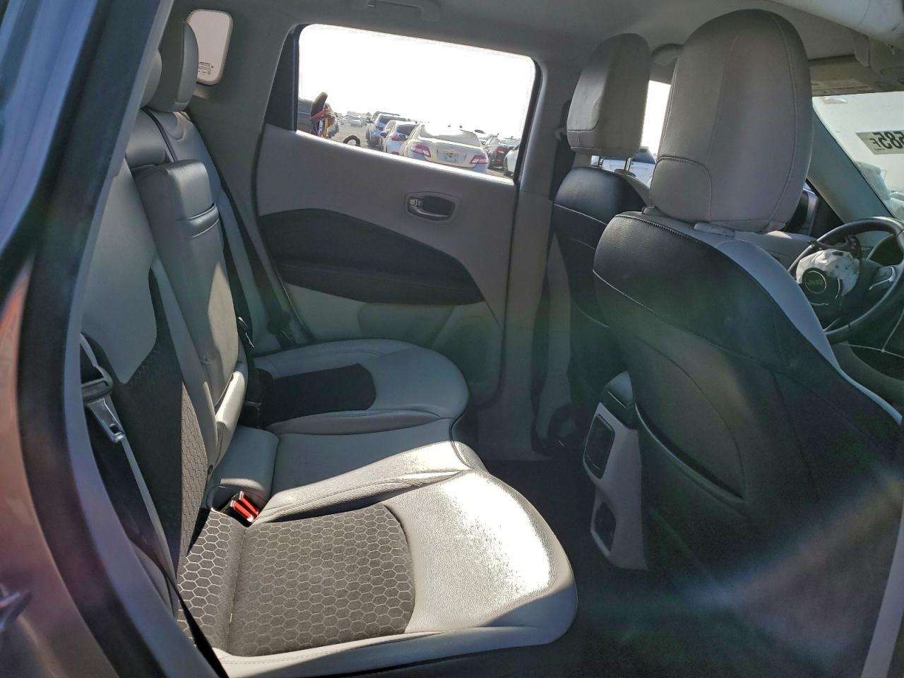 2019 JEEP COMPASS LATITUDE photo 31