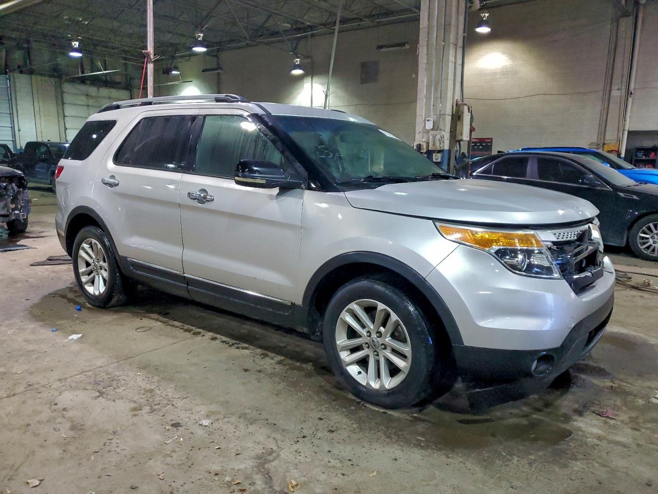 2011 FORD EXPLORER XLT photo 4