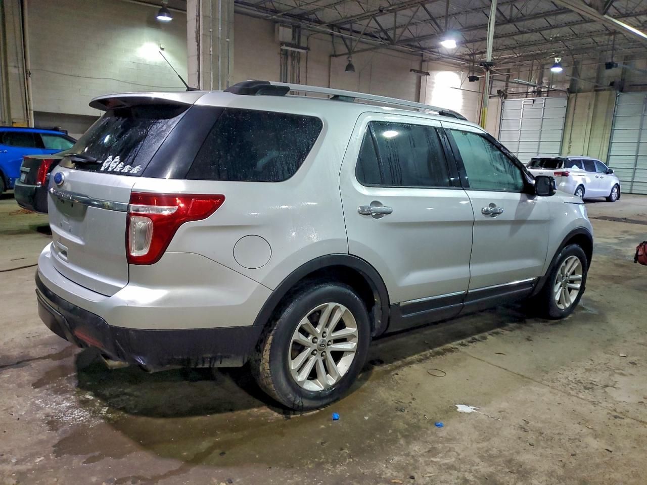 2011 FORD EXPLORER XLT photo 3