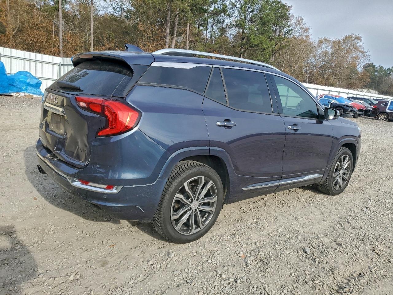 2019 GMC TERRAIN DENALI photo 3