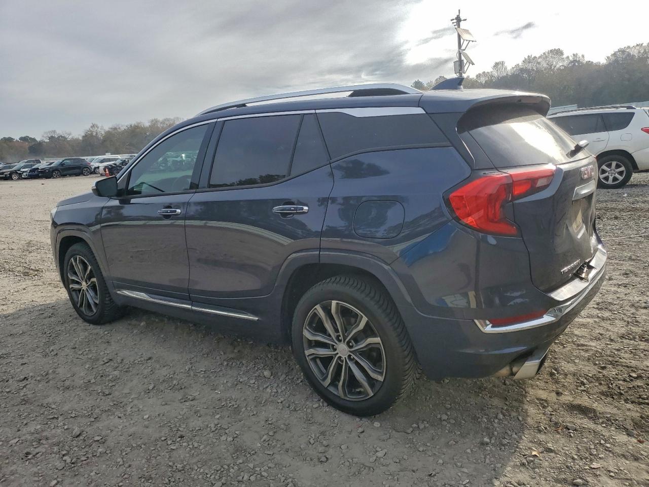 2019 GMC TERRAIN DENALI photo 2