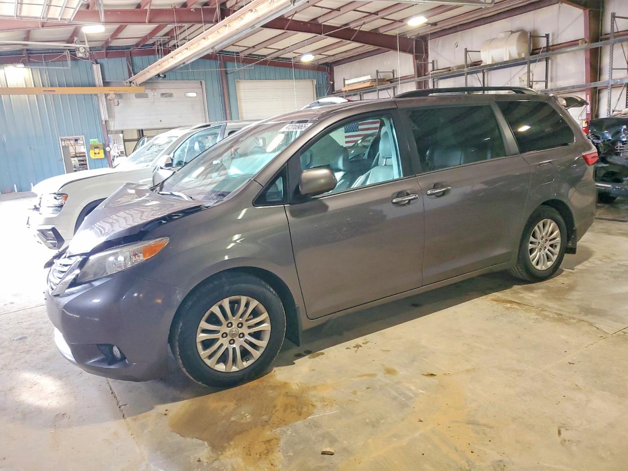2015 TOYOTA SIENNA