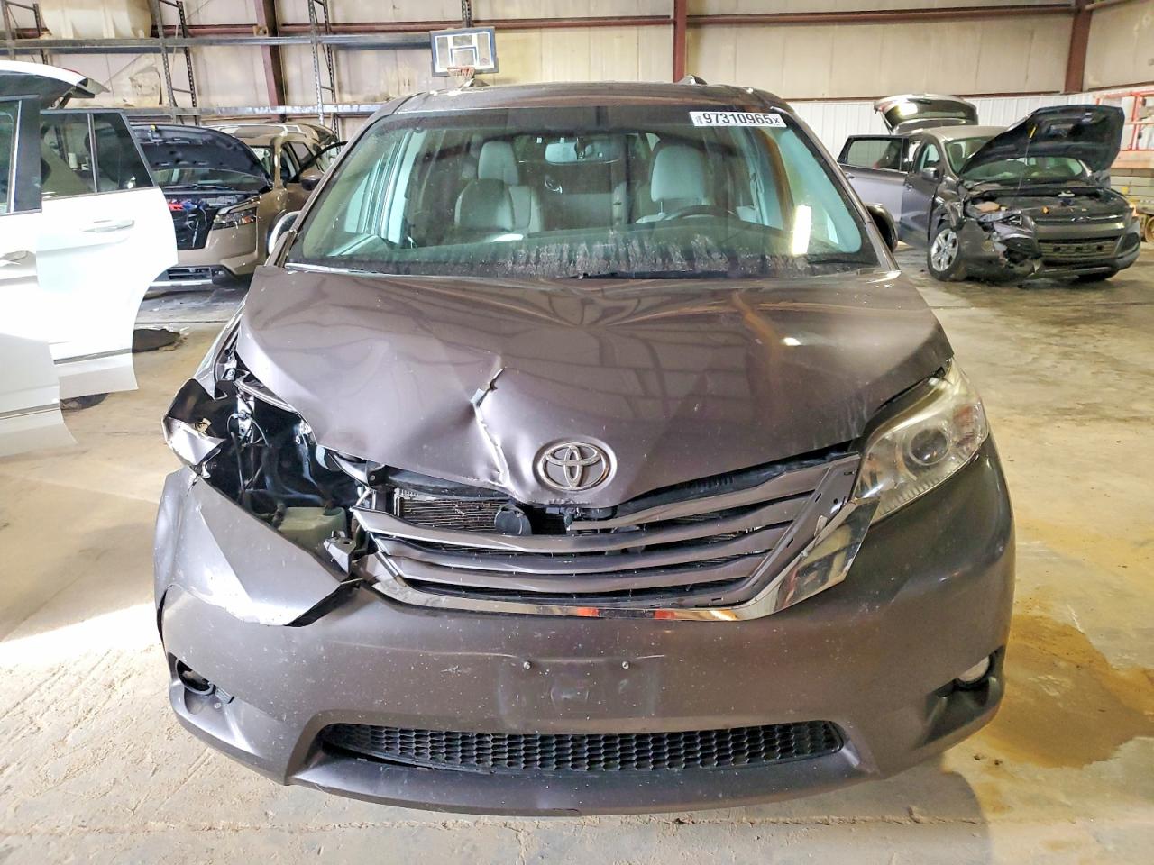 2015 TOYOTA SIENNA XLE photo 5