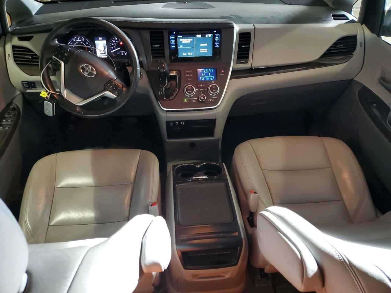 2015 TOYOTA SIENNA XLE photo 8