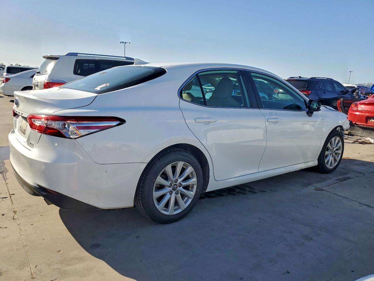 2019 TOYOTA CAMRY L photo 3