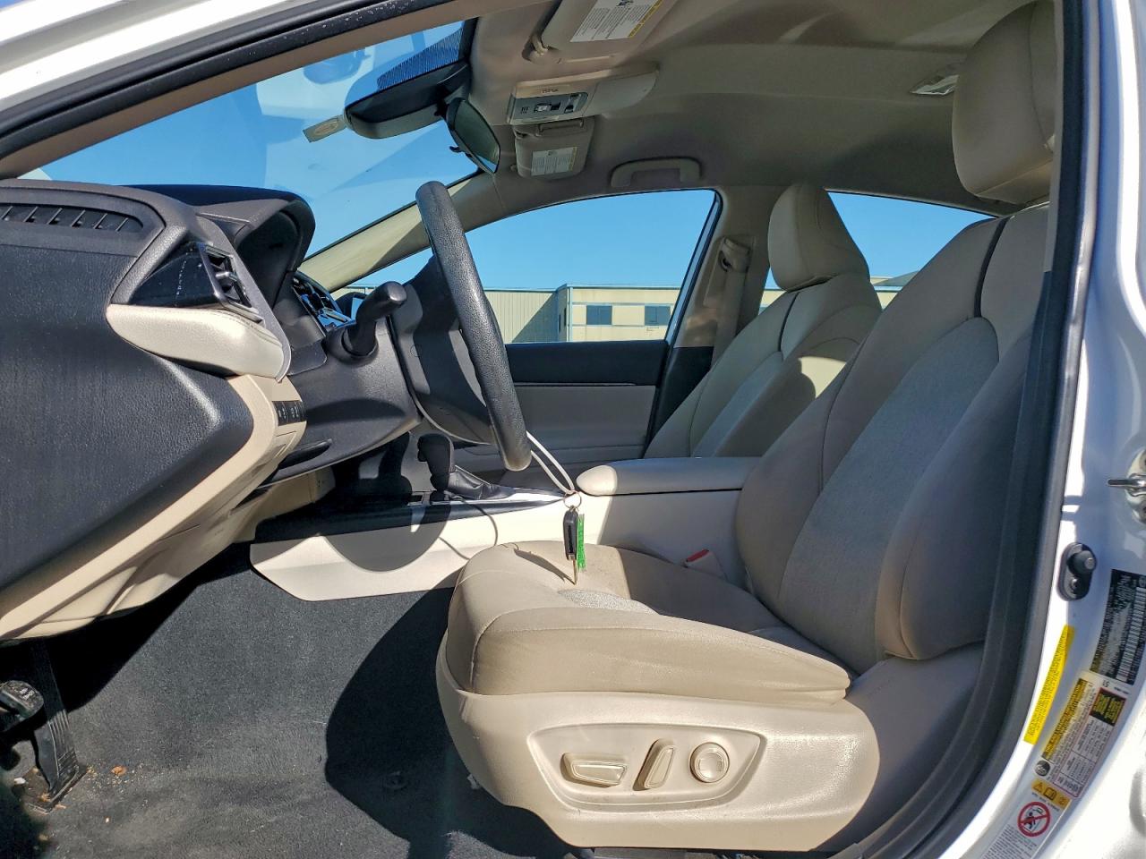 2019 TOYOTA CAMRY L photo 7