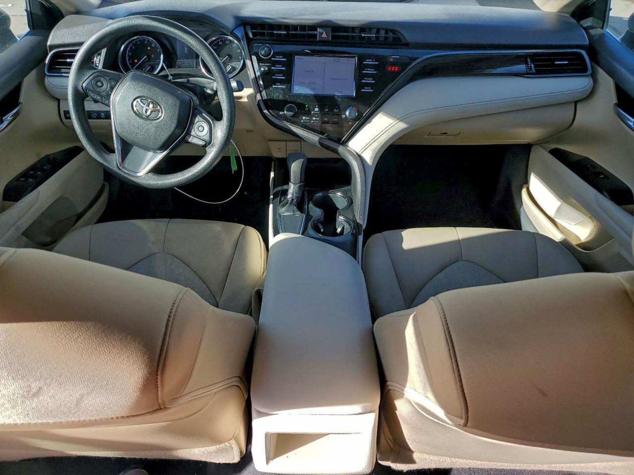 2019 TOYOTA CAMRY L photo 8