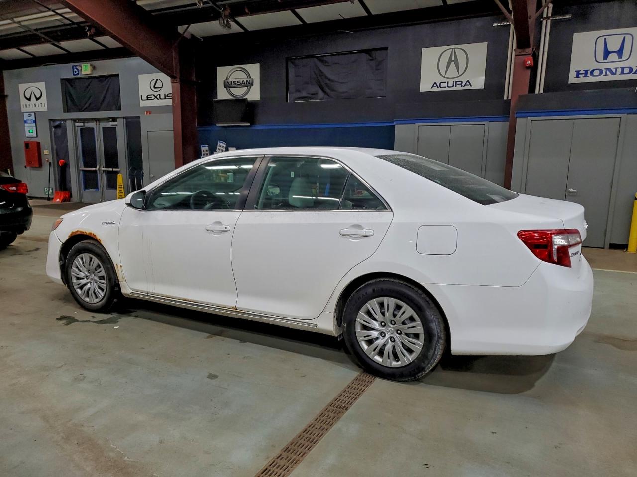 2013 TOYOTA CAMRY HYBRID photo 2