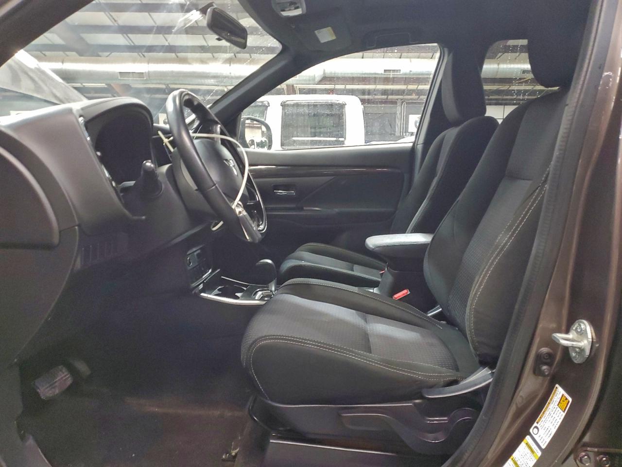 2018 MITSUBISHI OUTLANDER SE photo 19