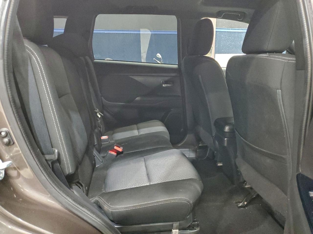 2018 MITSUBISHI OUTLANDER SE photo 31