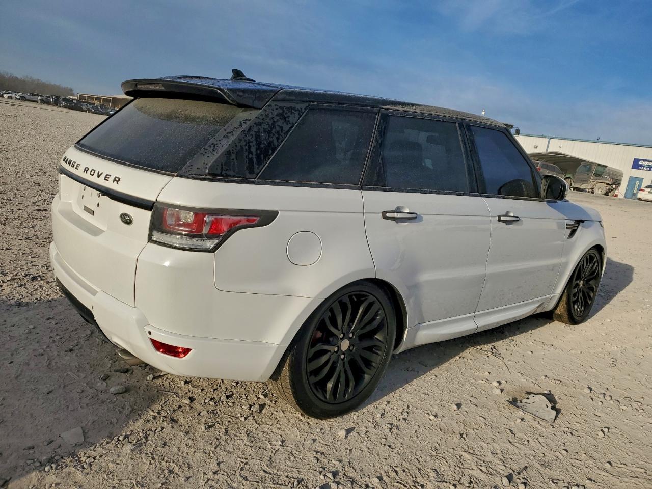 2016 LAND ROVER RANGE ROVER SPORT SE photo 3