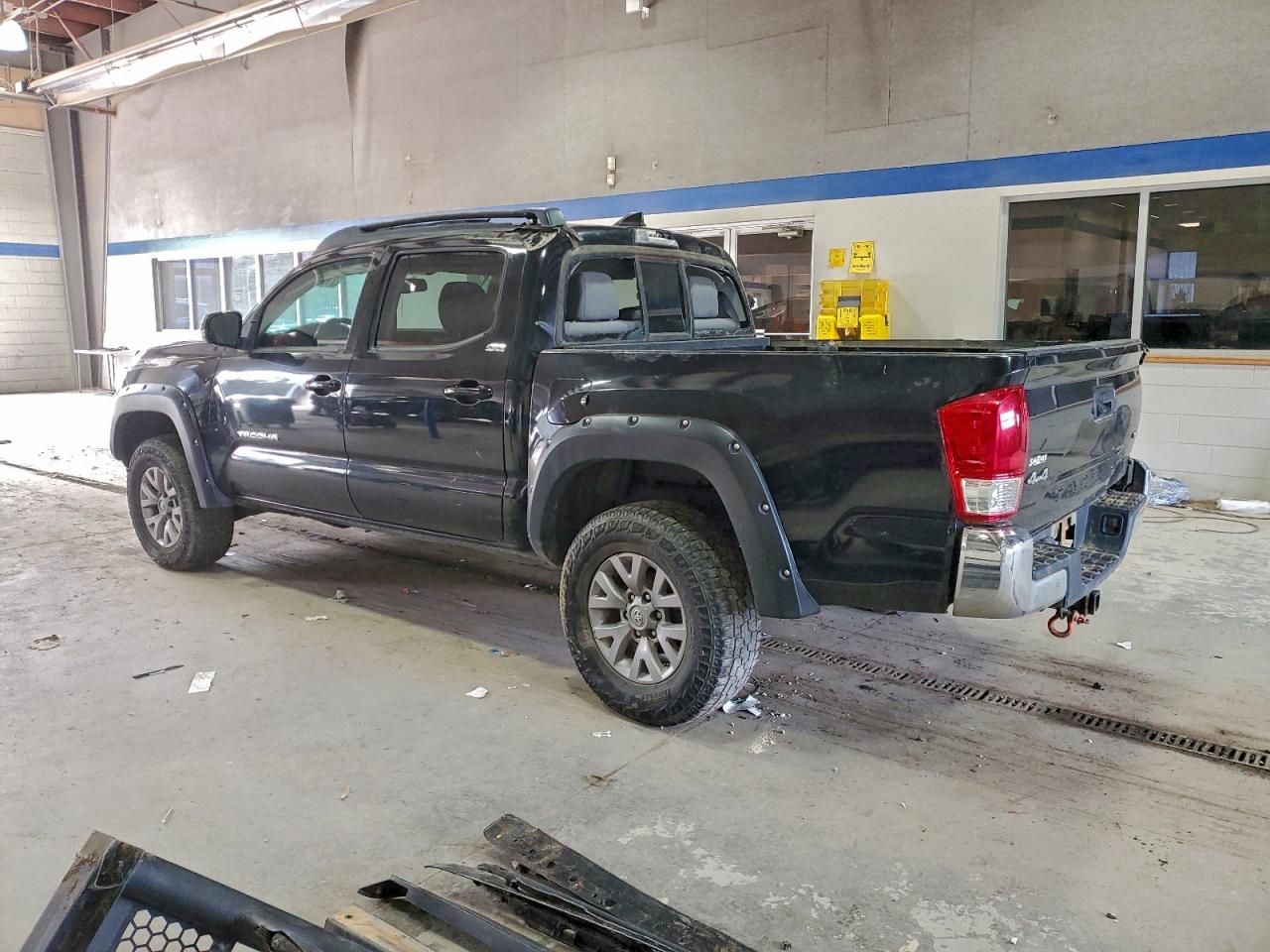 2017 TOYOTA TACOMA DOUBLE CAB photo 4