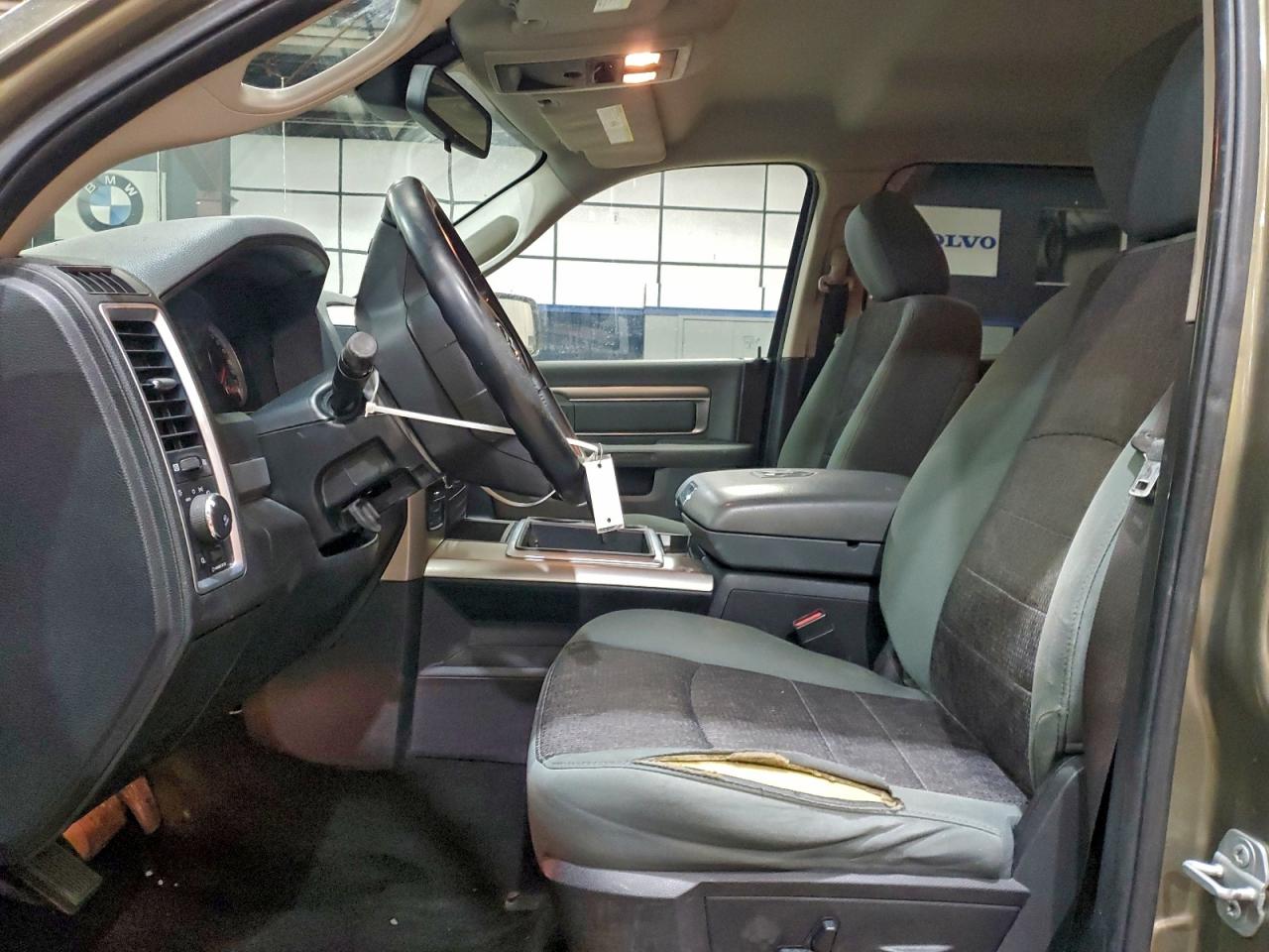 2015 RAM 1500 SLT photo 19
