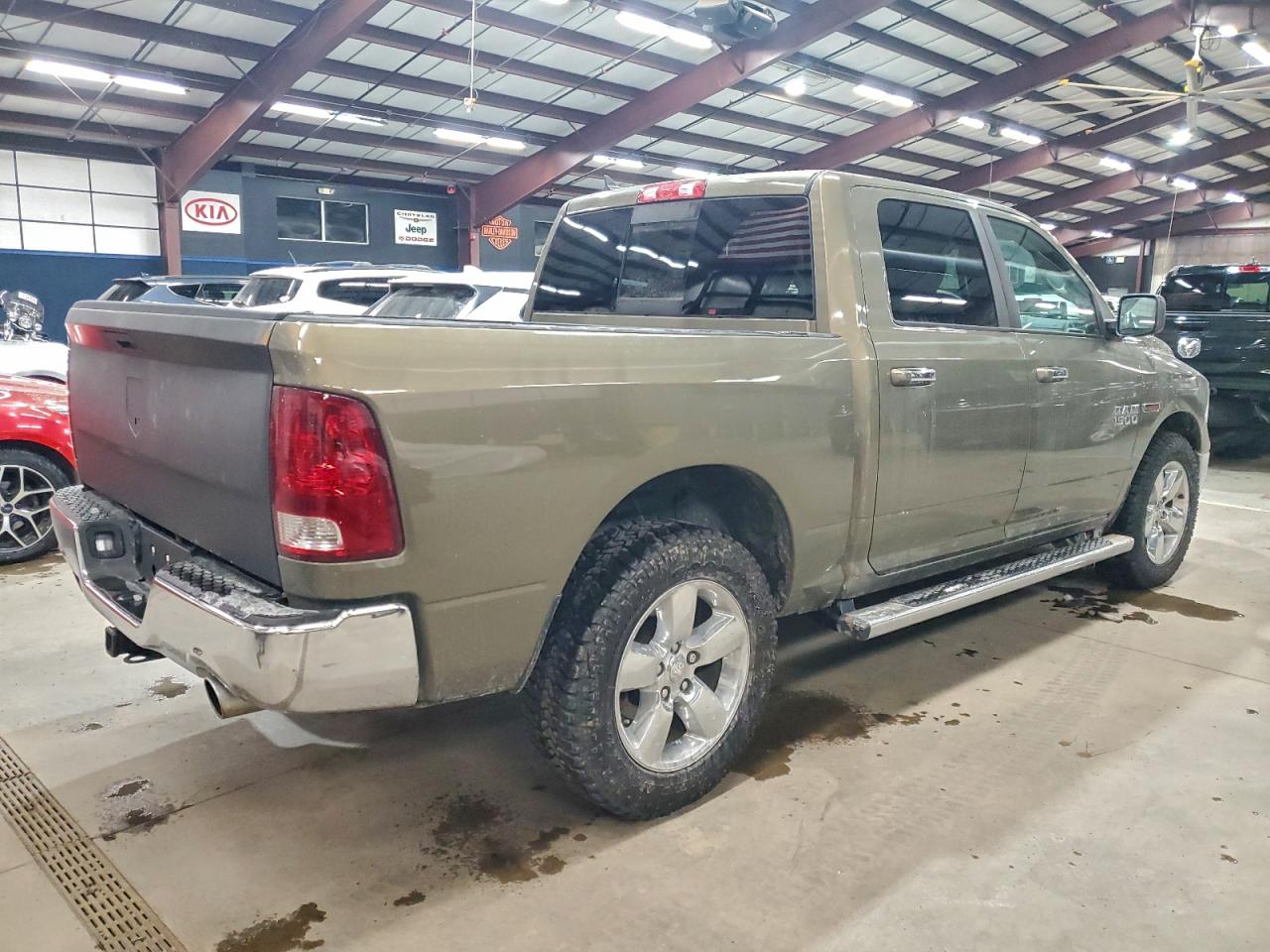 2015 RAM 1500 SLT photo 7