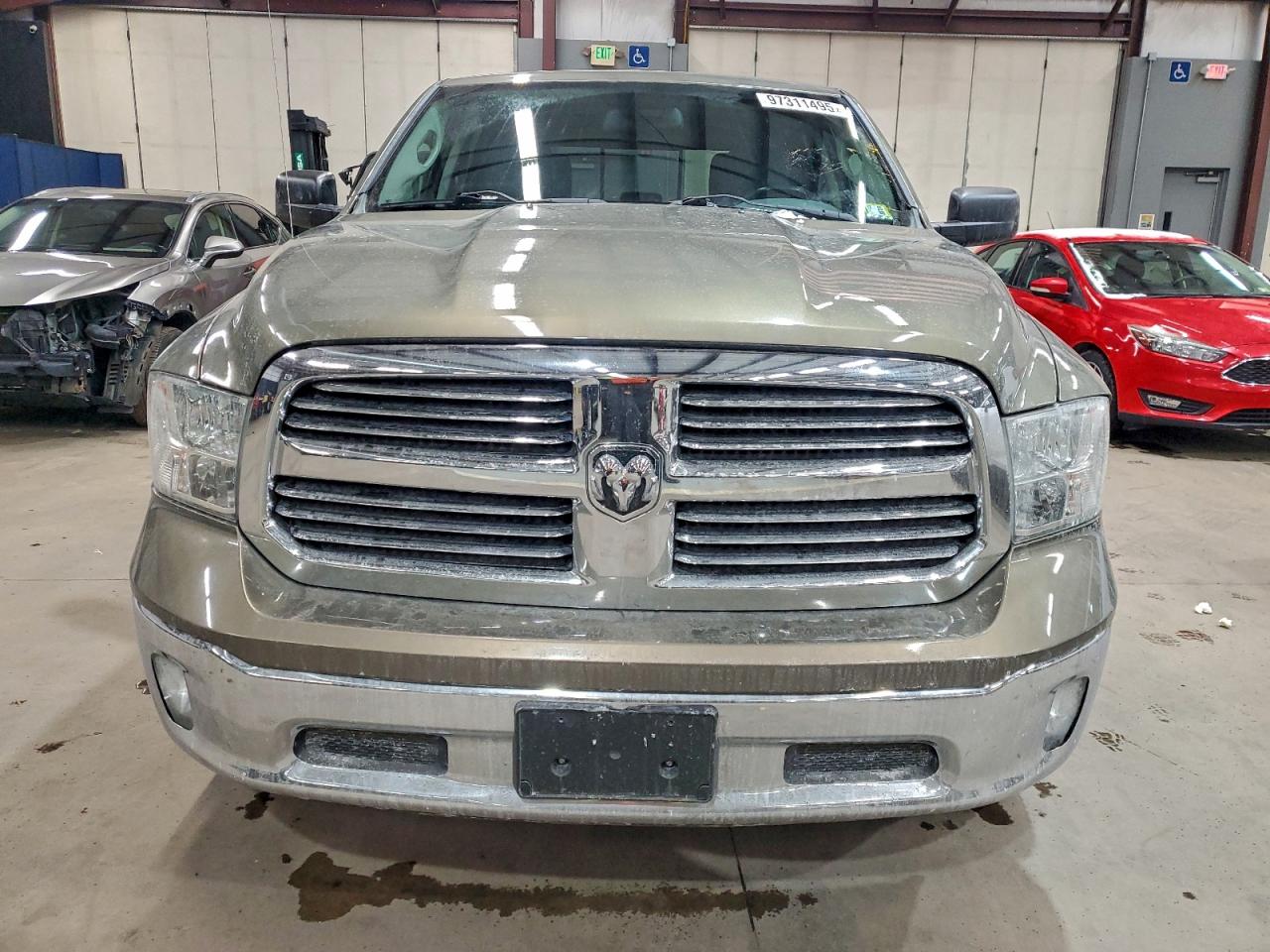 2015 RAM 1500 SLT photo 13