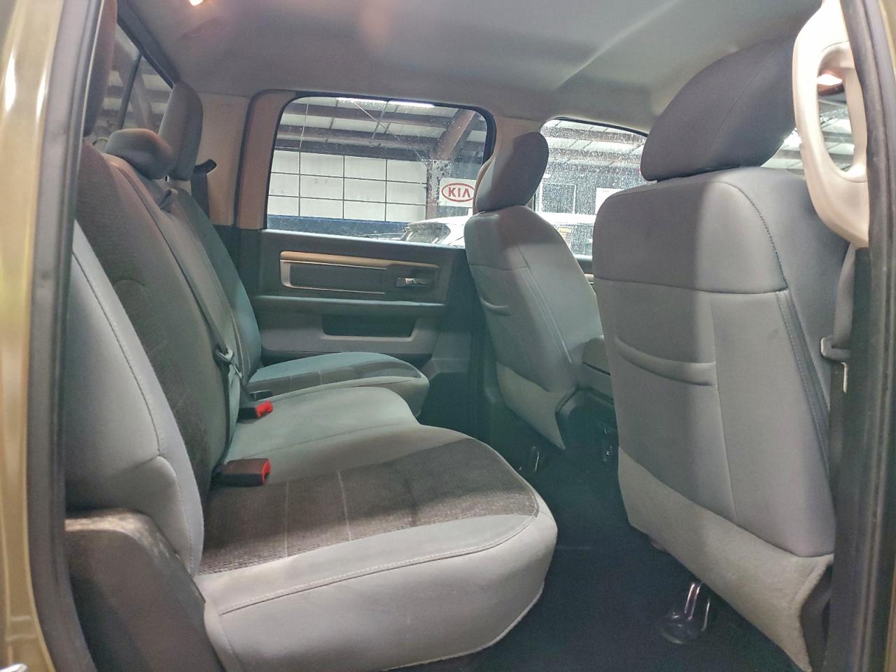 2015 RAM 1500 SLT photo 28