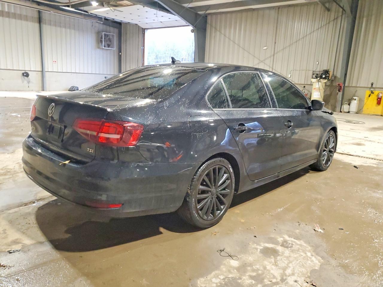 2016 VOLKSWAGEN JETTA SPORT photo 3