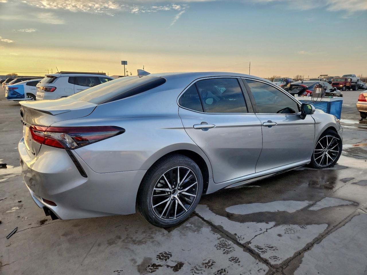 2022 TOYOTA CAMRY SE photo 5