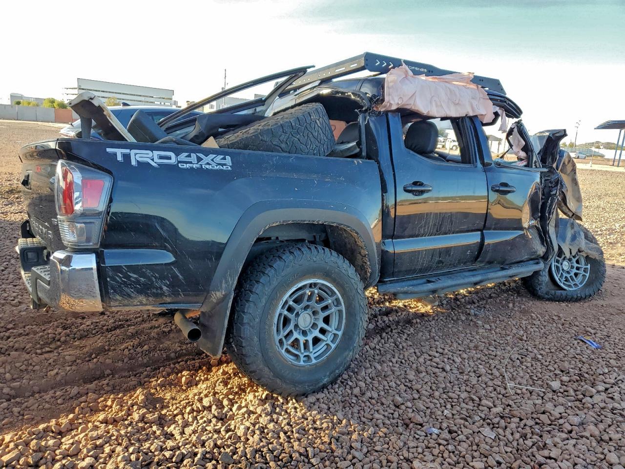 2022 TOYOTA TACOMA photo 5