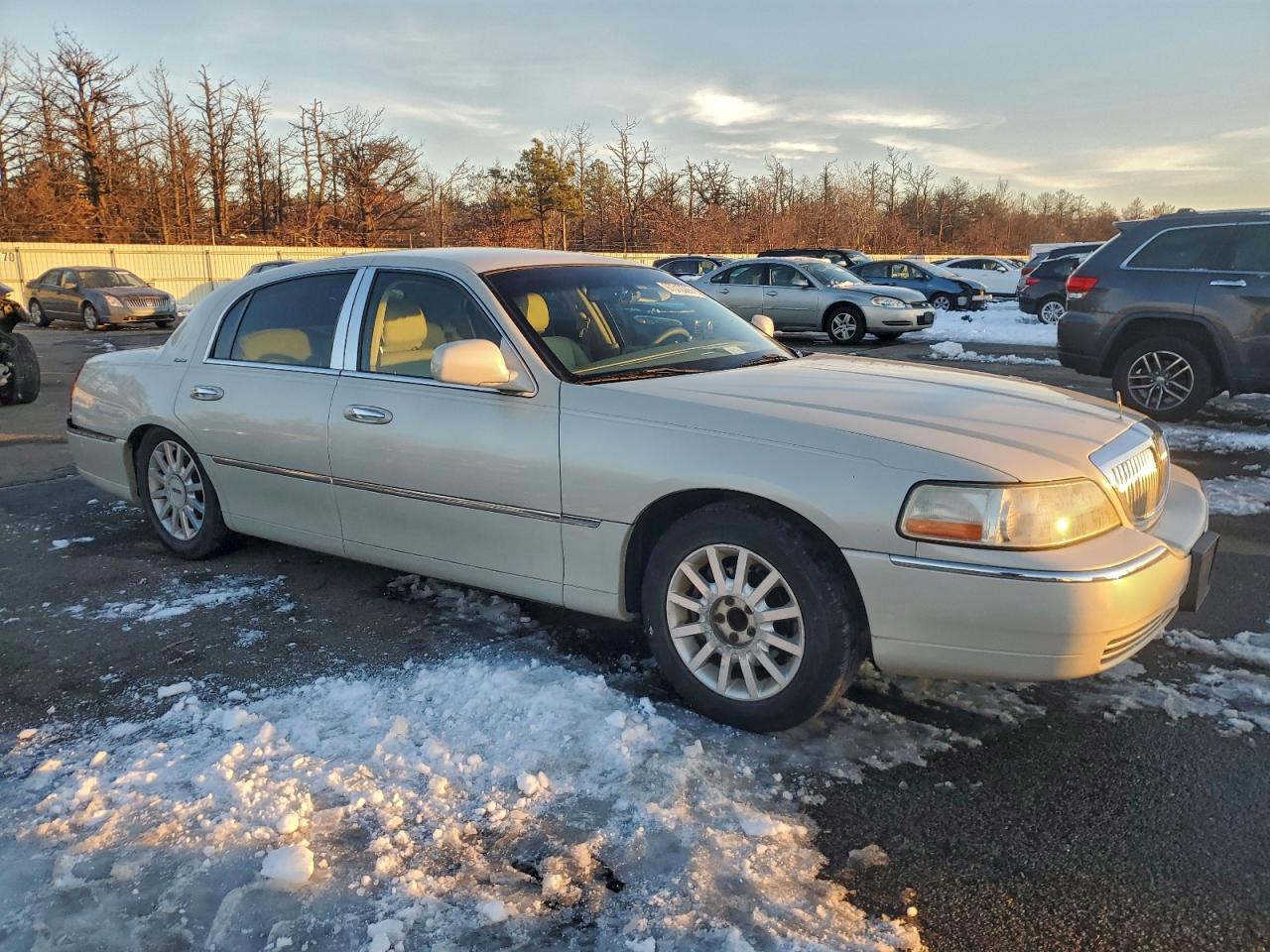 2007 LINCOLN TOWN CAR SIGNATURE photo 4