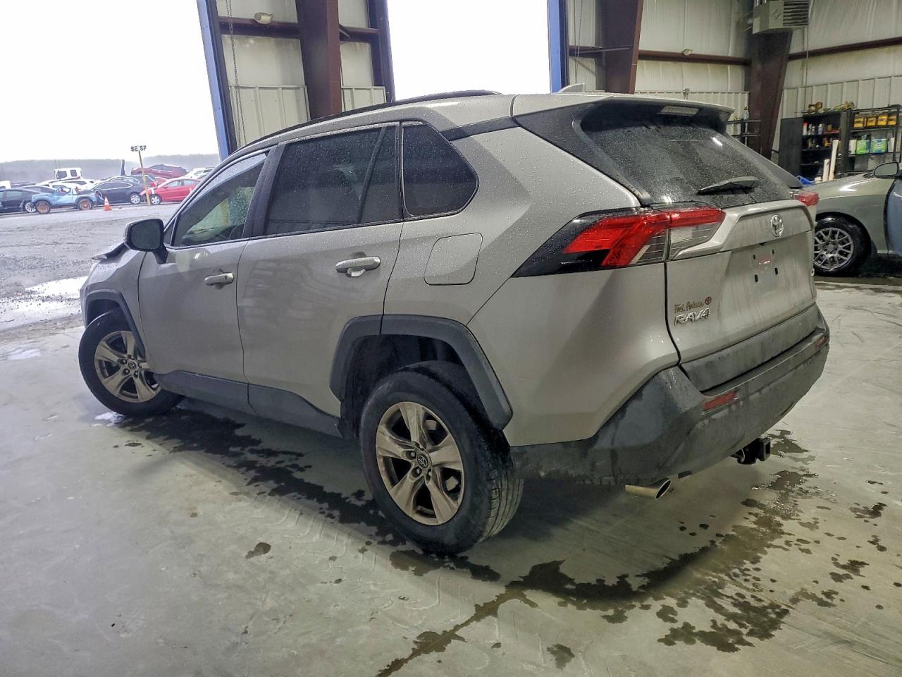2019 TOYOTA RAV4 XLE photo 3