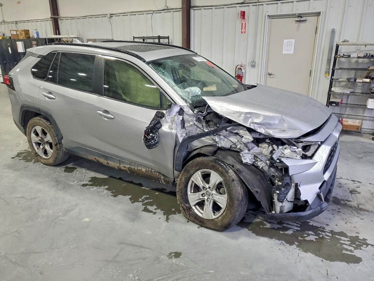 2019 TOYOTA RAV4 XLE photo 7