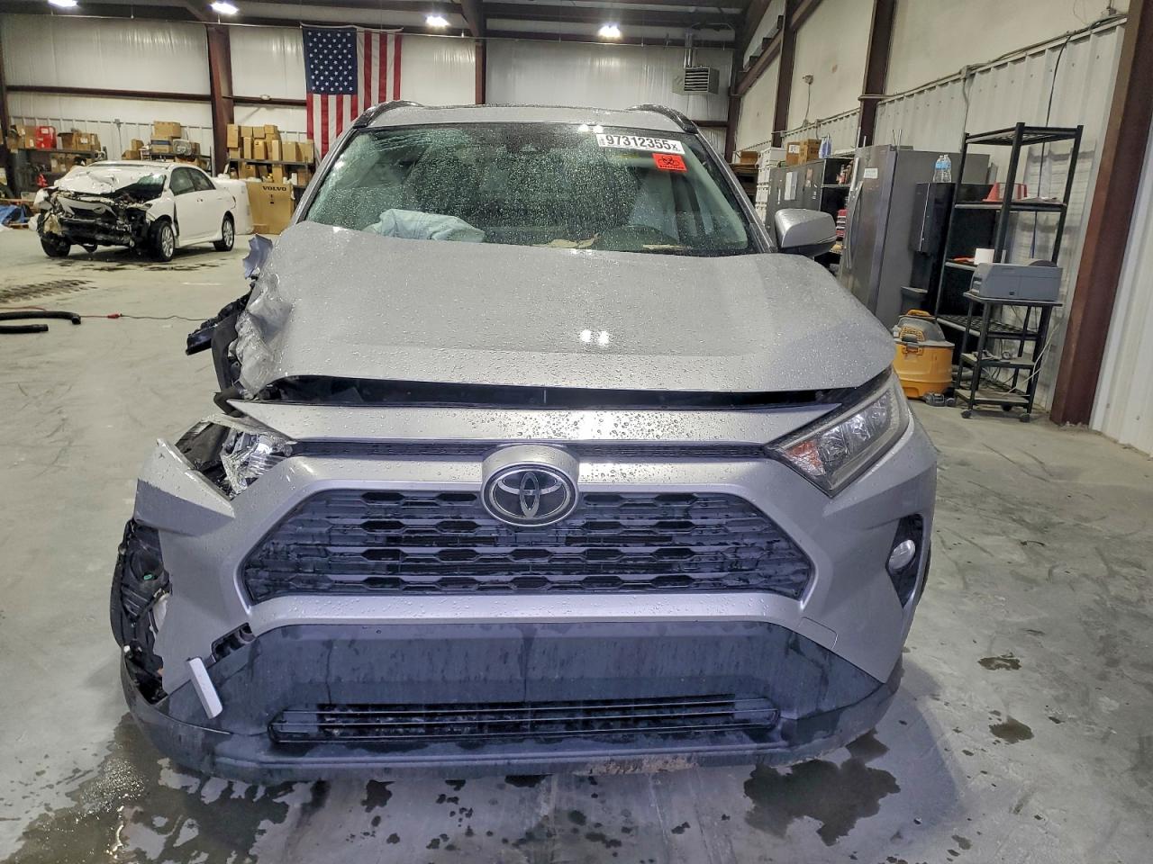 2019 TOYOTA RAV4 XLE photo 9