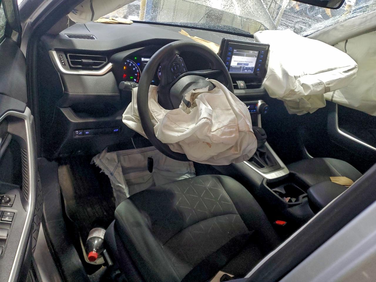 2019 TOYOTA RAV4 XLE photo 15